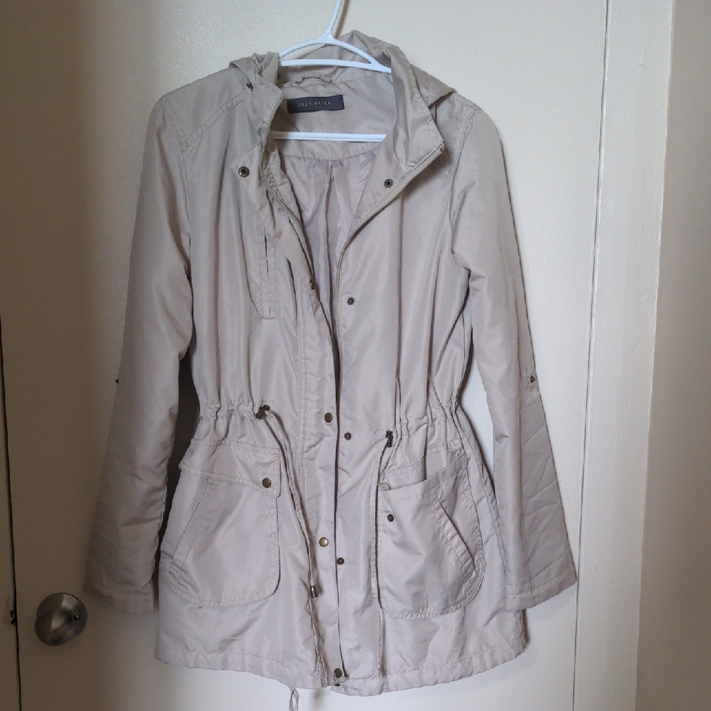 Suzy Shier Lightweight Spring Short Trenchcoat/Half Coat